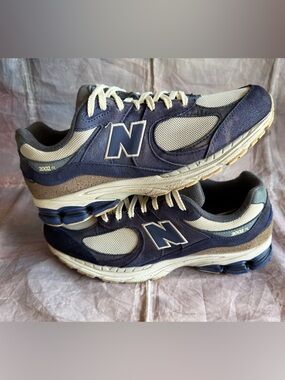New Balance 2002R size 10